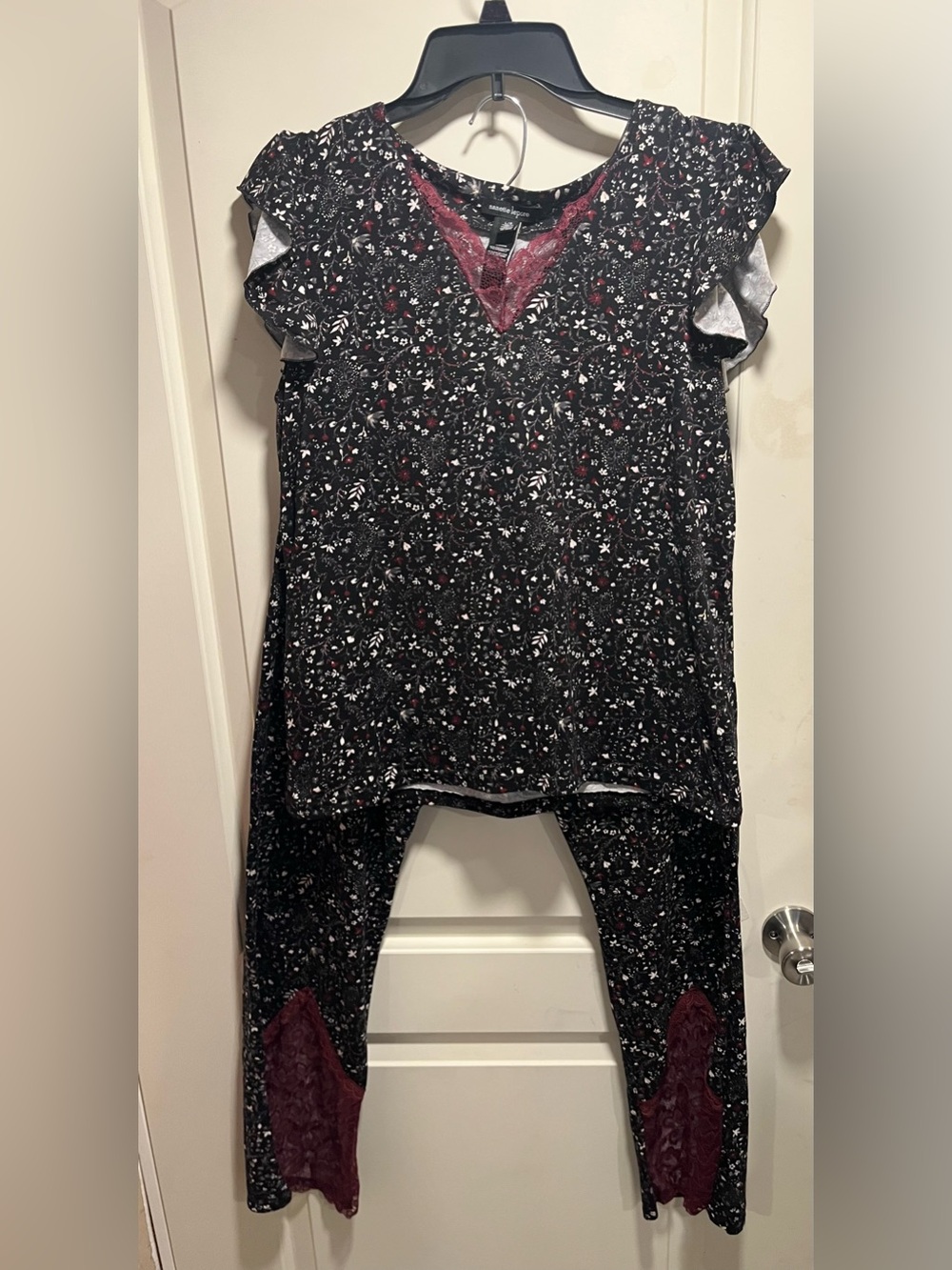 Nanette Lepore Black Floral Lace-Trim women’s 2-piece Pajama Set